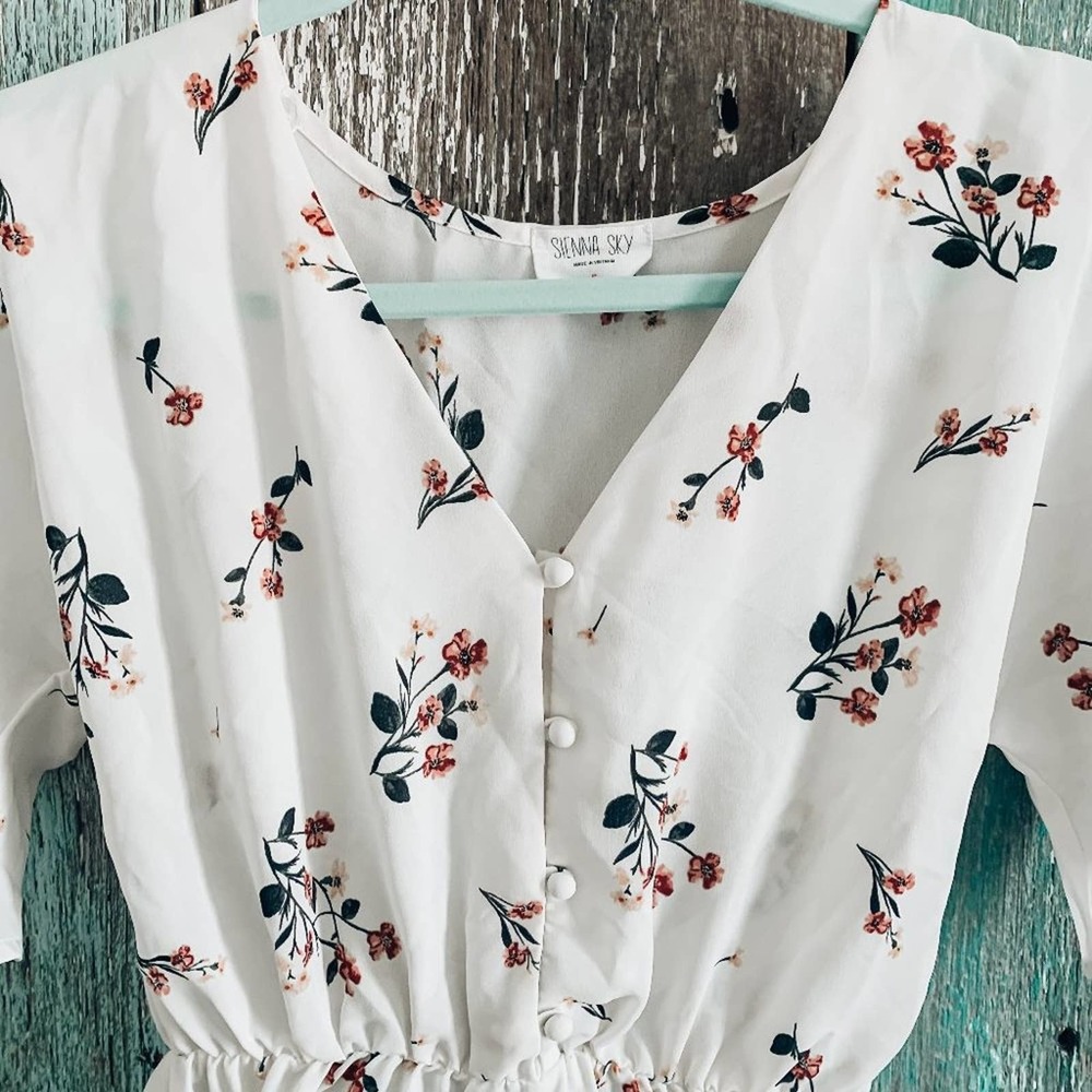 Sienna Sky Floral Button Peplum Blouse White Small - Picture 3 of 5